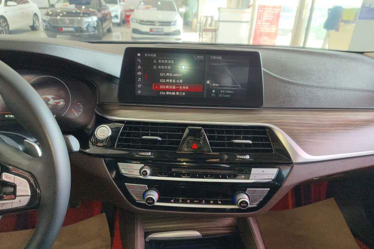 Used BMW 5 Series 2019 530Li xDrive Luxury Package Audio And AC Panel