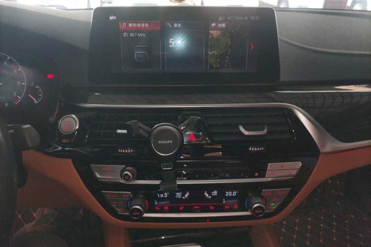 Used BMW 5 Series 2019 Facelifted 530Li Leading Edition M Sport Package Audio And AC Panel