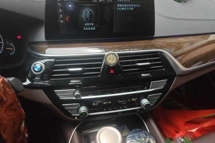 Used BMW 5 Series 2019 Facelifted 525Li Luxury Package Audio And AC Panel