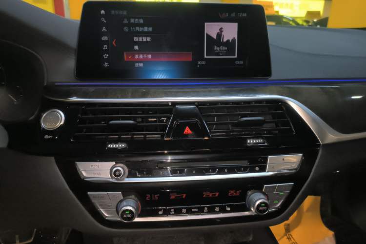 Used BMW 5 Series 2019 Facelifted 530Li Leading Edition M Sport Package Audio And AC Panel