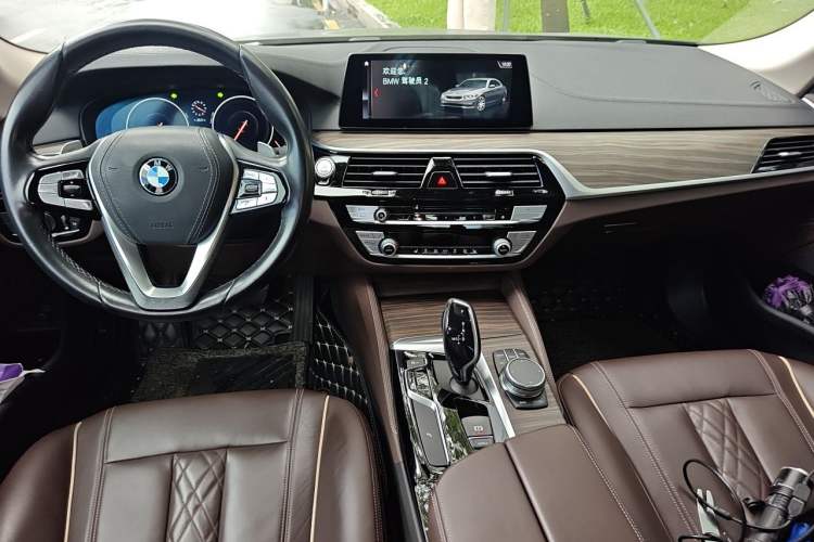 Used BMW 5 Series 2019 Facelifted 530Li Leading Edition Luxury Package Center Console