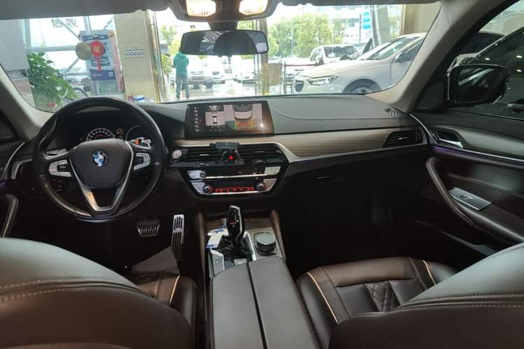 Used BMW 5 Series 2019 Facelifted 530Li Luxury Edition Premium Package Center Console