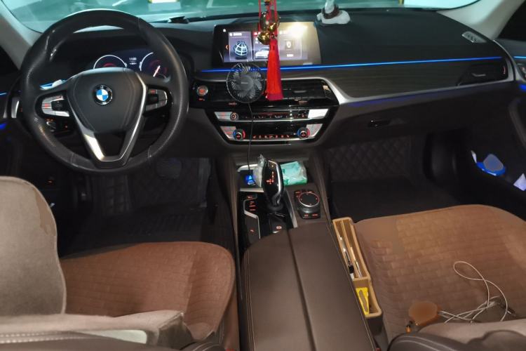 Used BMW 5 Series 2019 Updated 530Li xDrive Luxury Package Center Console