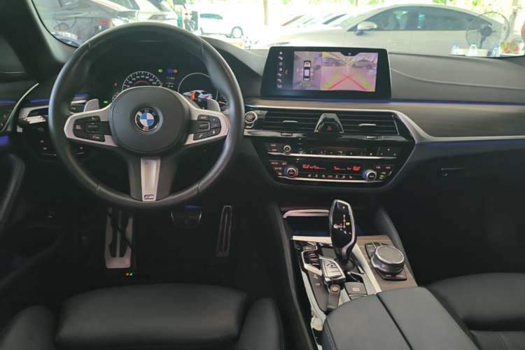 Used BMW 5 Series 2019 530i M Sport Package Center Console