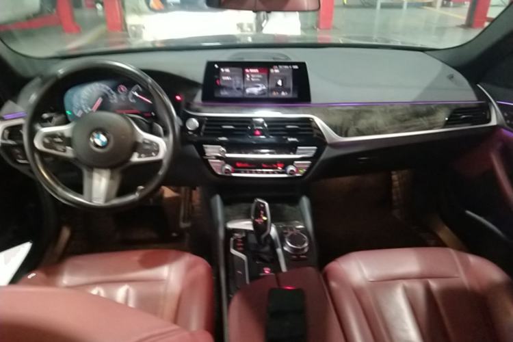 Used BMW 5 Series 2019 530Li Leading Model M Sport Package Center Console