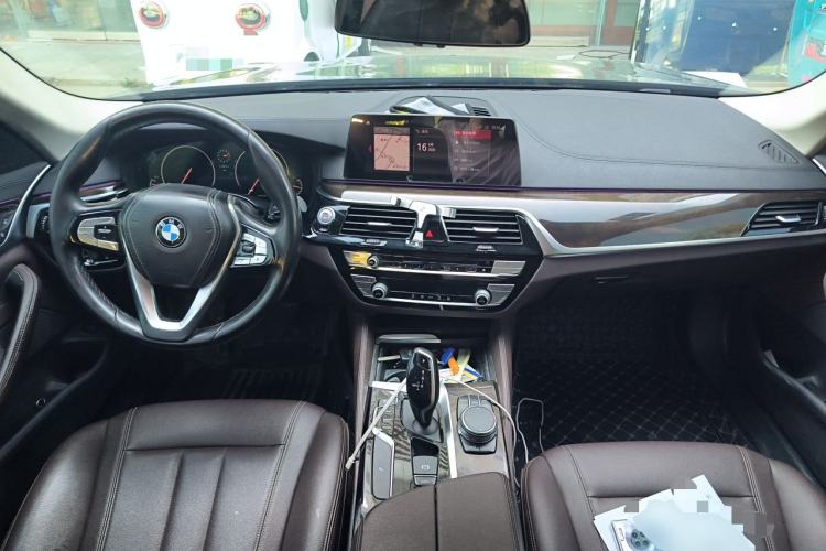 Used BMW 5 Series 2019 Facelifted 525Li Luxury Package Center Console