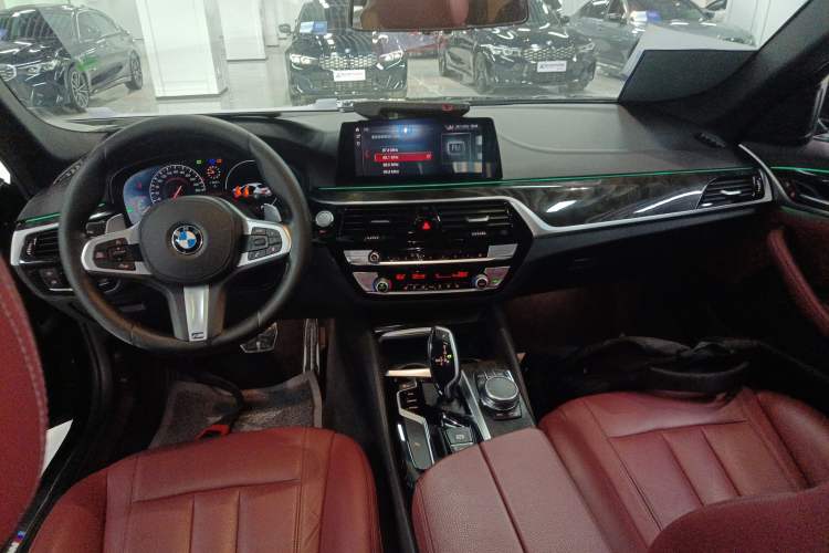 Used BMW 5 Series 2019 530Li Leading Model M Sport Package Center Console