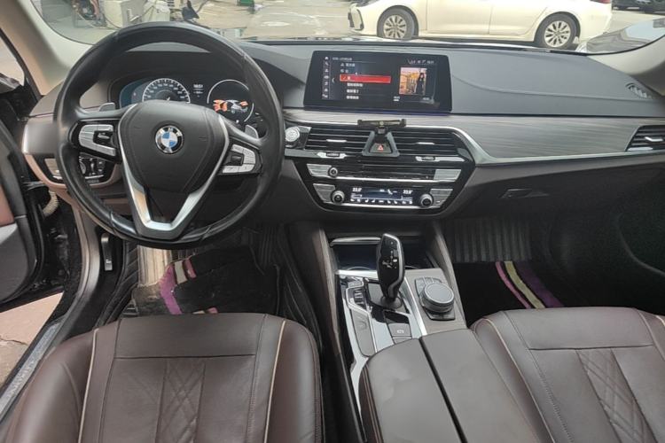 Used BMW 5 Series 2019 Facelifted 530Li Luxury Edition Premium Package Center Console
