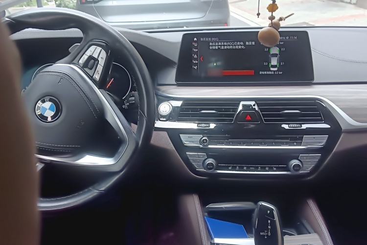 Used BMW 5 Series 2019 Facelifted 530Li Leading Edition Luxury Package Center Console