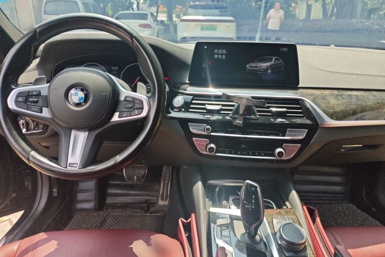 Used BMW 5 Series 2019 Facelifted 530Li Leading Edition M Sport Package Center Console