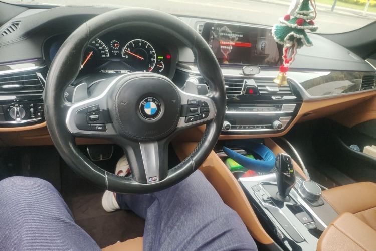 Used BMW 5 Series 2019 530Li Leading Model M Sport Package Center Console