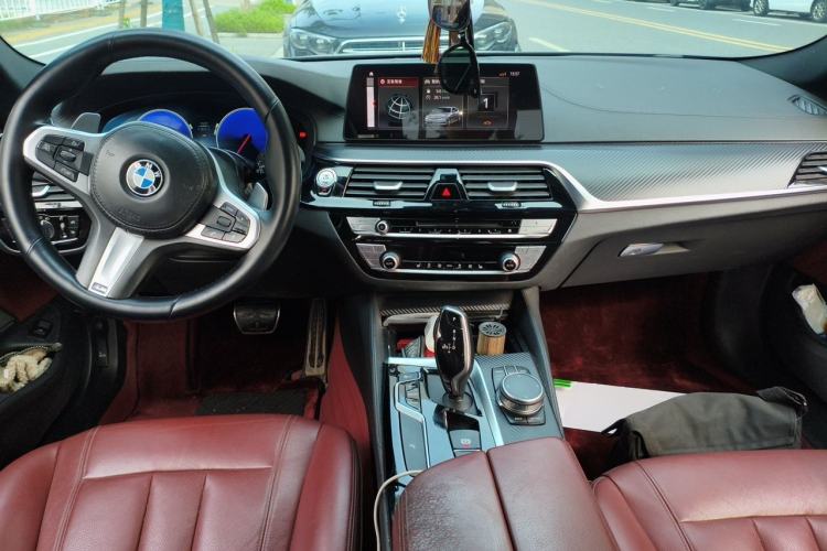 Used BMW 5 Series 2019 Facelifted 530Li Leading Edition M Sport Package Center Console