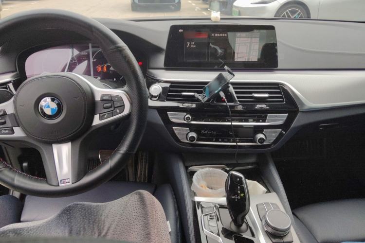 Used BMW 5 Series 2019 525i M Sport Package Center Console