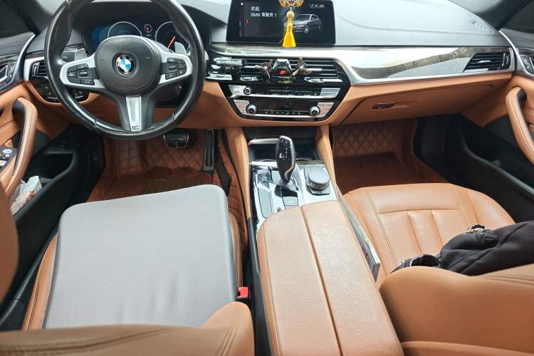 Used BMW 5 Series 2019 530Li Leading Model M Sport Package Center Console