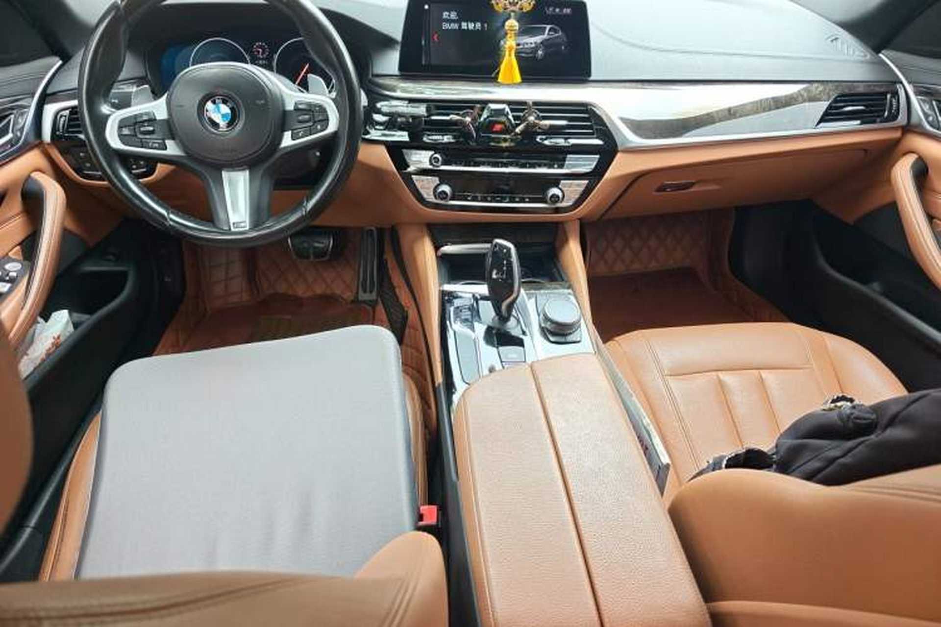 Used BMW 5 Series 2019 530Li Leading Model M Sport Package Center Console
