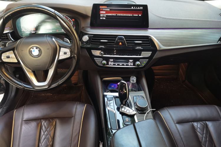 Used BMW 5 Series 2019 530Li xDrive Luxury Package Center Console