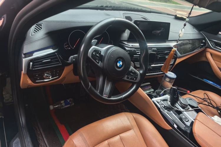 Used BMW 5 Series 2019 530Li Leading Model M Sport Package Center Console