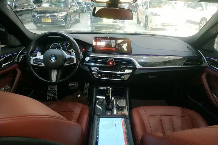 Used BMW 5 Series 2019 530Li Leading Model M Sport Package Center Console