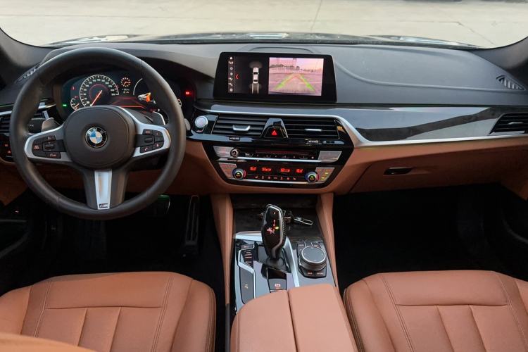 Used BMW 5 Series 2019 530Li Leading Model M Sport Package Center Console