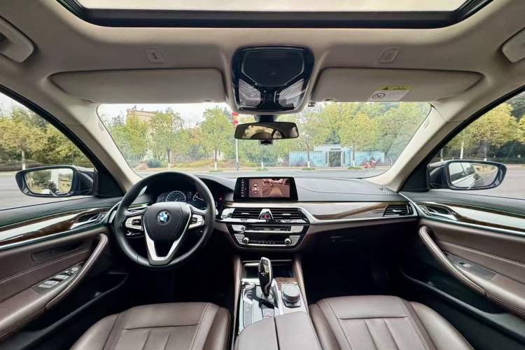Used BMW 5 Series 2019 Facelifted 525Li Luxury Package Center Console