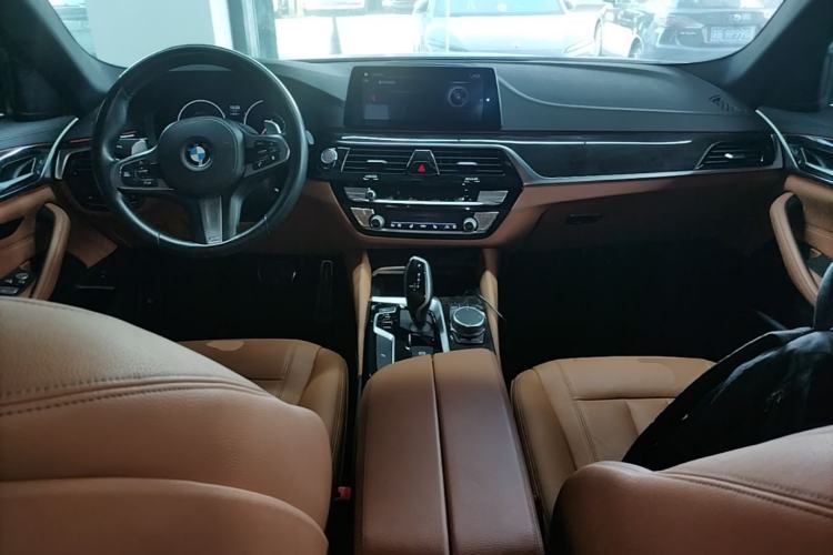 Used BMW 5 Series 2019 Facelifted 530Li Leading Edition M Sport Package Center Console