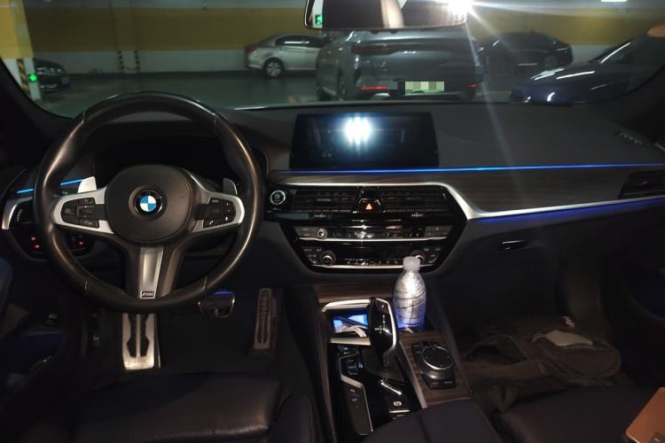 Used BMW 5 Series 2019 530i M Sport Package Center Console