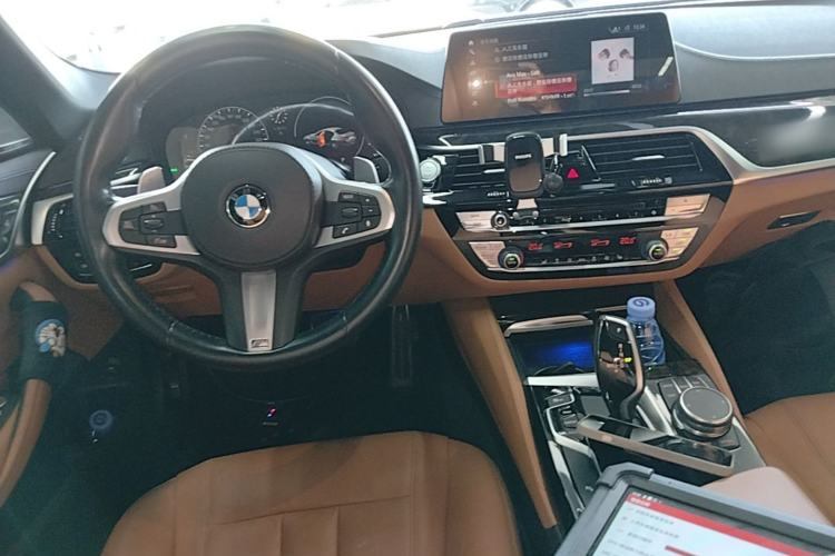 Used BMW 5 Series 2019 530Li Leading Model M Sport Package Center Console