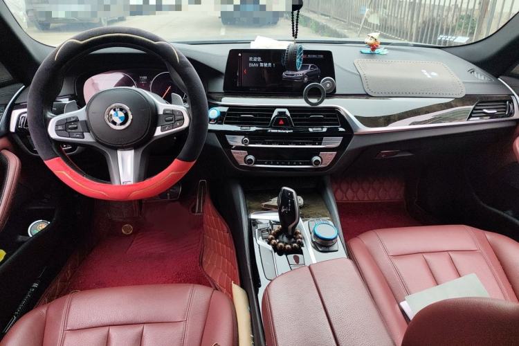 Used BMW 5 Series 2019 Facelifted 530Li Leading Edition M Sport Package Center Console
