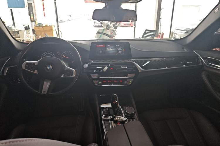 Used BMW 5 Series 2019 525Li M Sport Package Center Console