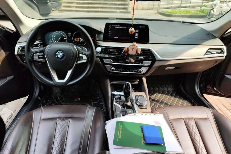 Used BMW 5 Series 2019 530Li Leading Model Luxury Package Center Console