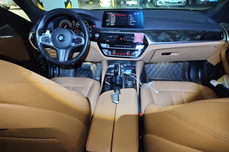 Used BMW 5 Series 2019 530Li Leading Model M Sport Package Center Console