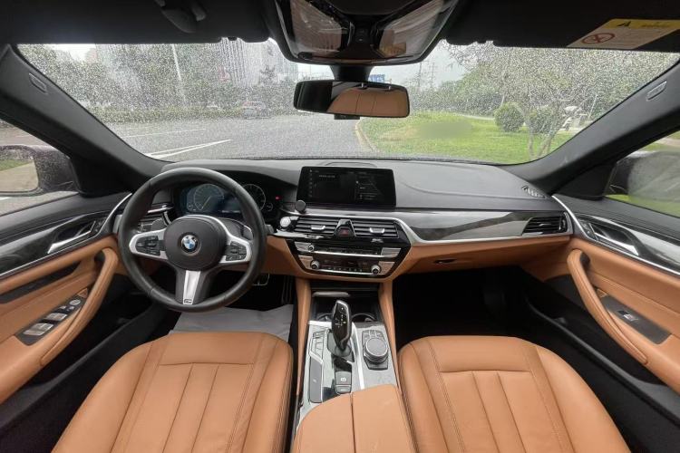 Used BMW 5 Series 2019 530Li Leading Model M Sport Package Center Console