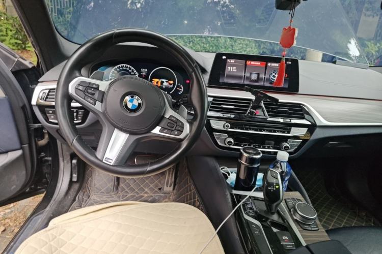Used BMW 5 Series 2019 530i M Sport Package Center Console