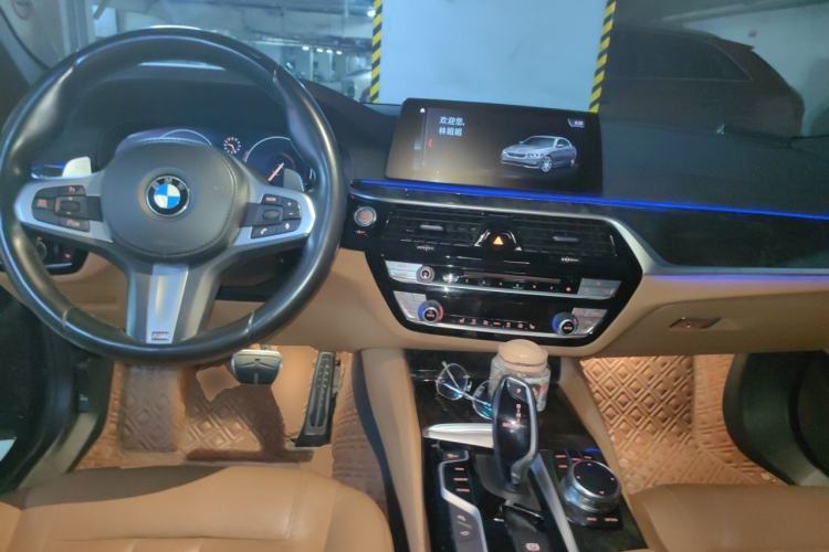 Used BMW 5 Series 2019 530Li Leading Model M Sport Package Center Console