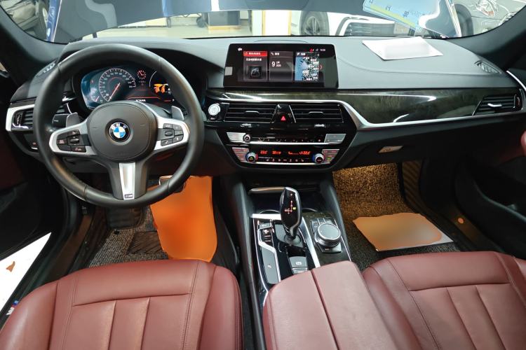 Used BMW 5 Series 2019 Facelifted 530Li Leading Edition M Sport Package Center Console