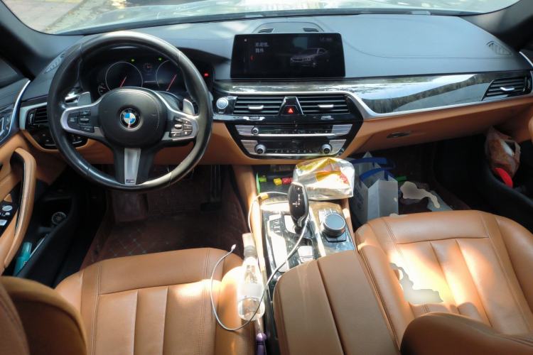 Used BMW 5 Series 2019 530Li Leading Model M Sport Package Center Console