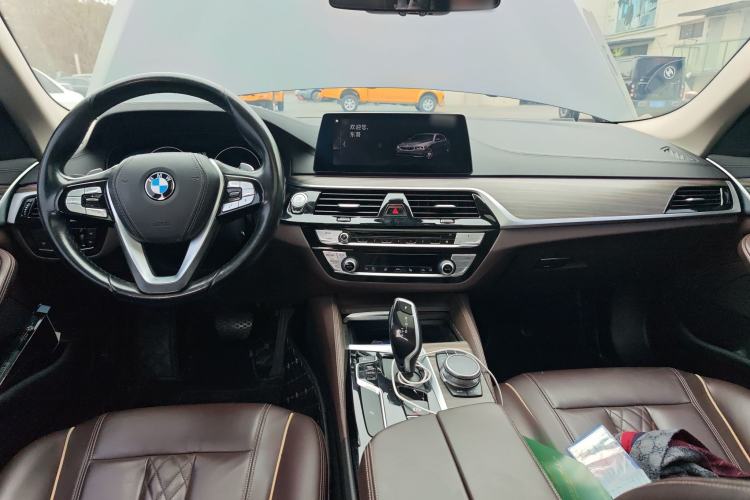 Used BMW 5 Series 2019 Facelifted 530Li Leading Edition Luxury Package Center Console