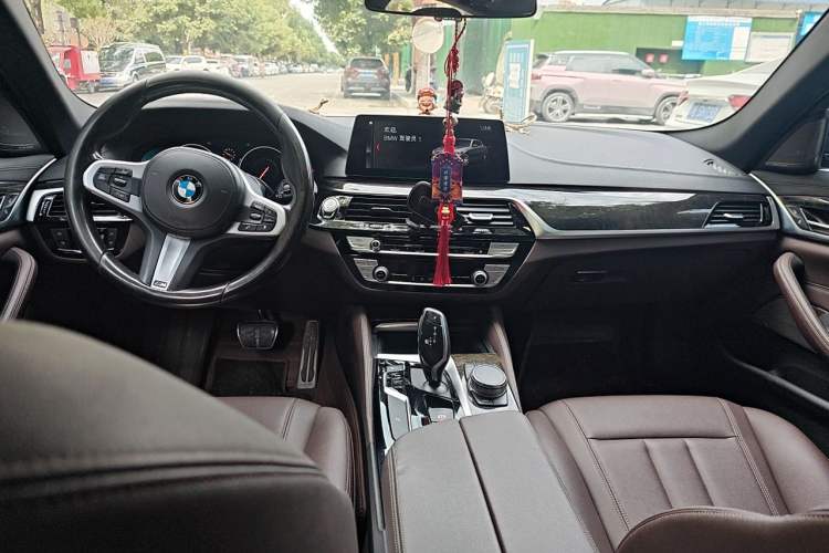 Used BMW 5 Series 2019 525Li M Sport Package Center Console