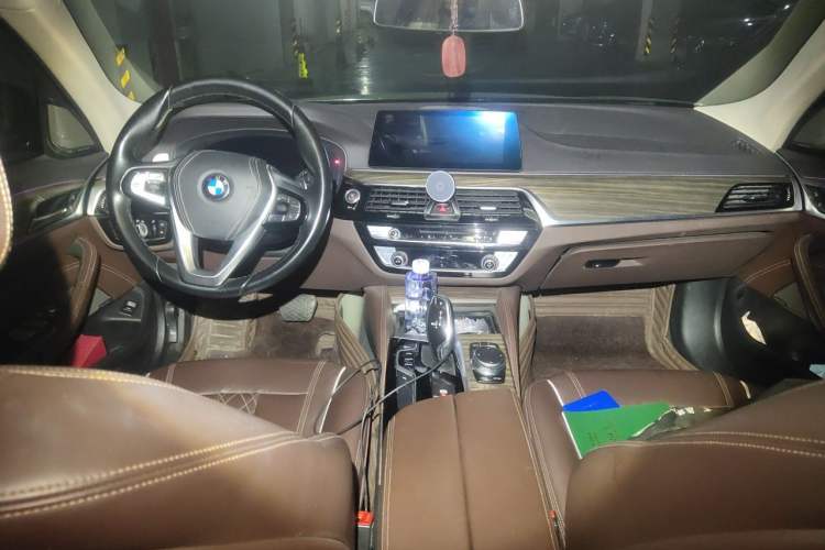 Used BMW 5 Series 2019 530Li Luxury Edition Premium Package Center Console