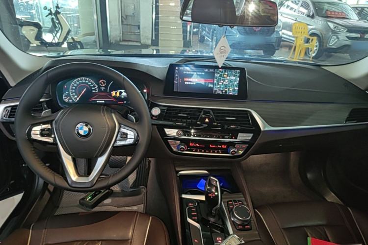Used BMW 5 Series 2019 530Li Leading Model Luxury Package Center Console