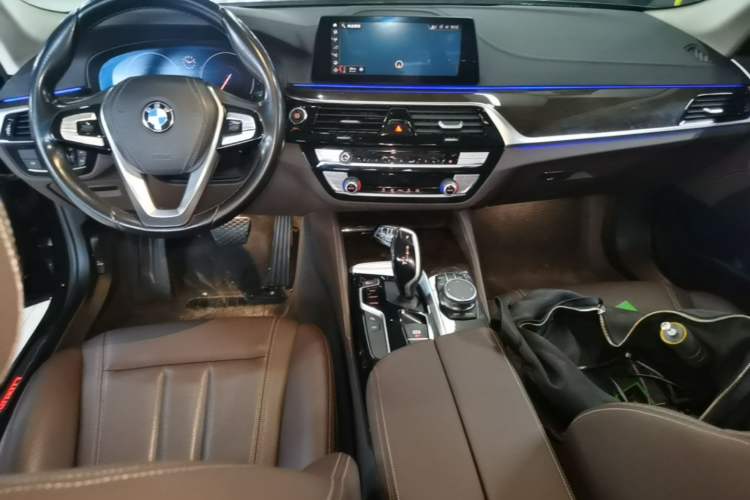 Used BMW 5 Series 2019 Facelifted 525Li Luxury Package Center Console