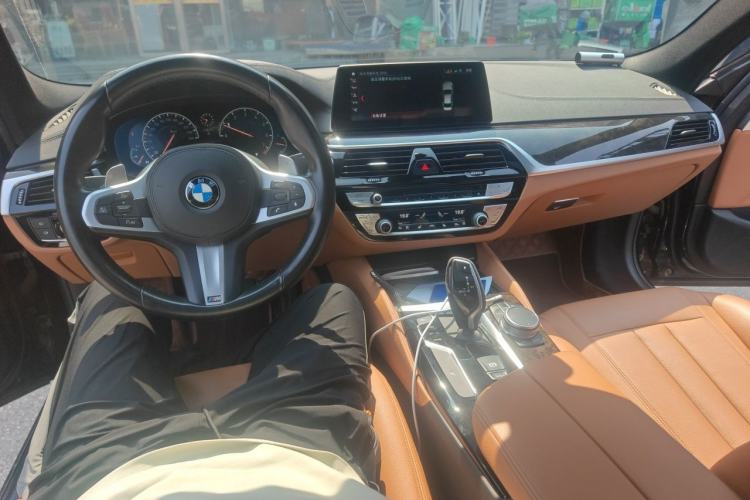 Used BMW 5 Series 2019 530Li Leading Model M Sport Package Center Console