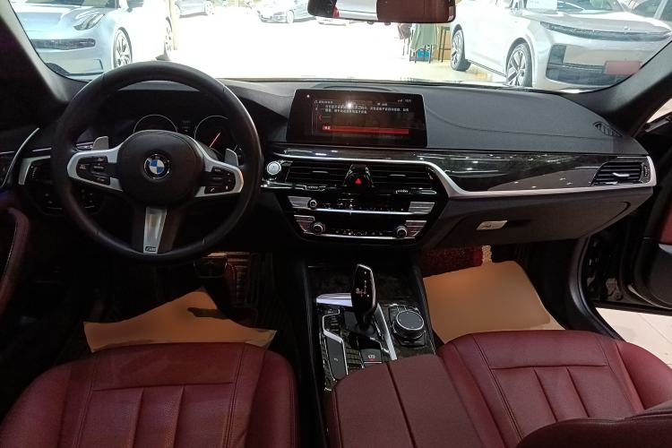 Used BMW 5 Series 2019 530Li Leading Model M Sport Package Center Console