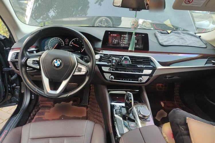 Used BMW 5 Series 2019 Facelifted 525Li Luxury Package Center Console