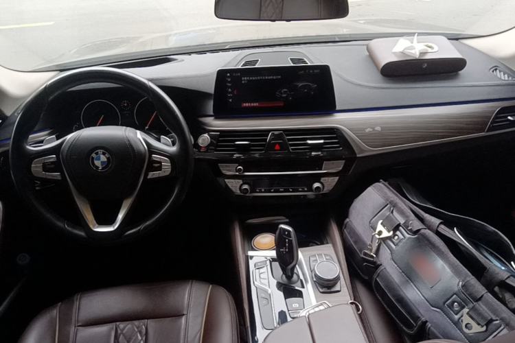 Used BMW 5 Series 2019 Facelifted 530Li Luxury Edition Premium Package Center Console