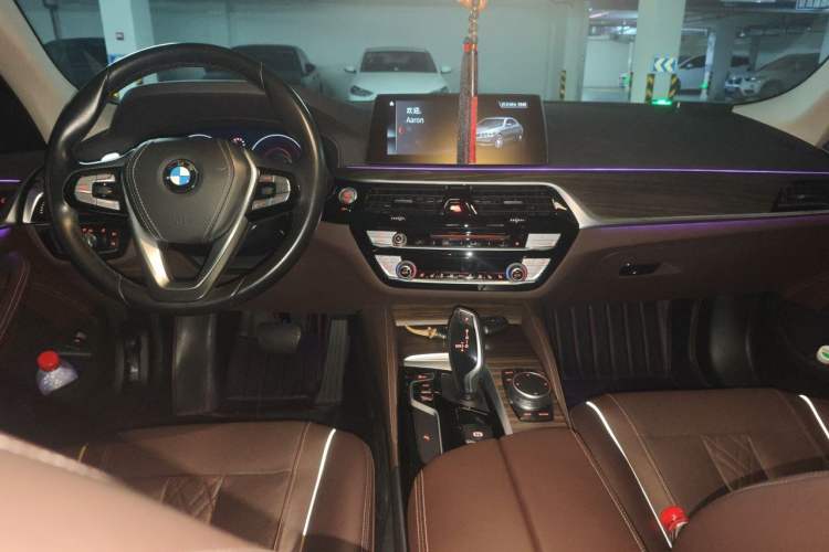 Used BMW 5 Series 2019 Facelifted 530Li Leading Edition Luxury Package Center Console