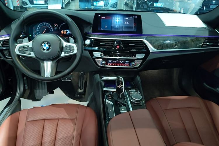 Used BMW 5 Series 2019 530Li Leading Model M Sport Package Center Console