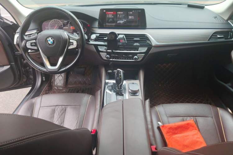 Used BMW 5 Series 2019 530Li xDrive Luxury Package Center Console