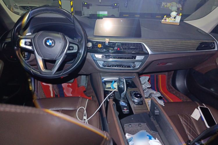 Used BMW 5 Series 2019 Facelifted 530Li Leading Edition Luxury Package Center Console