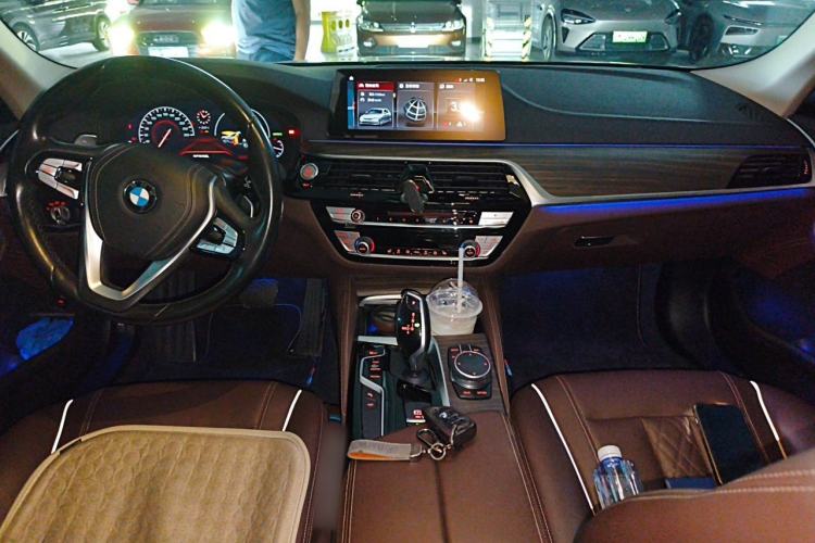 Used BMW 5 Series 2019 Facelifted 530Li Leading Edition Luxury Package Center Console